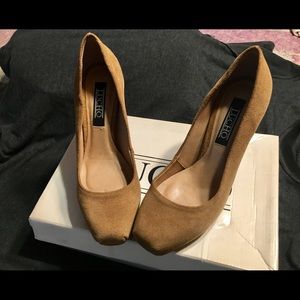 Lucho Women’s Camel Suede High Heel.